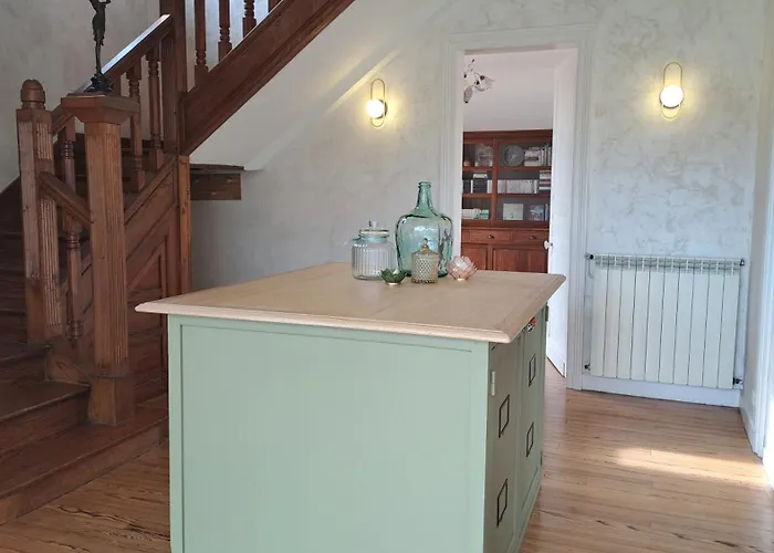 Casa Enolla بيت للعطل